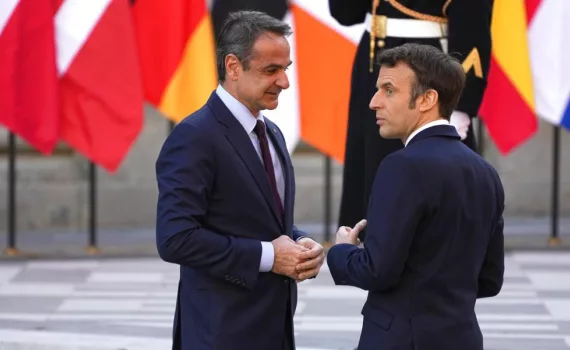 mitsotakis macron ap