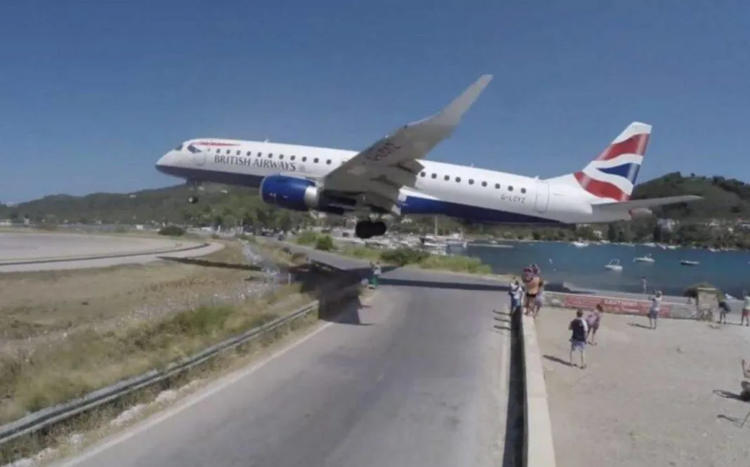 skiathos prosgeivsi aeroplanou