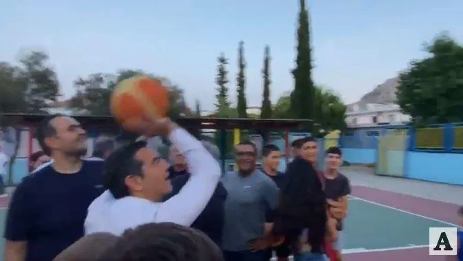 tsipras basket