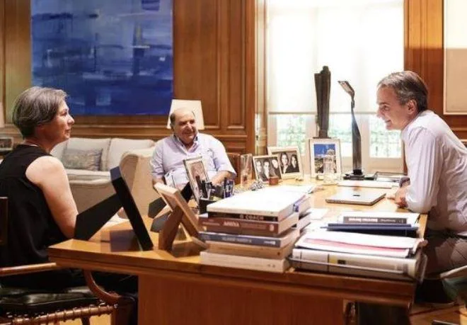 mitsotakis goneis kostopoulou
