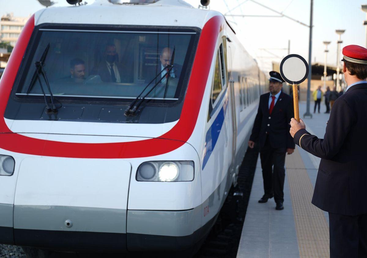 Trainose ETR at station hellenic train 09090