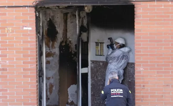 barcelona fire polikatoikia ape 2203