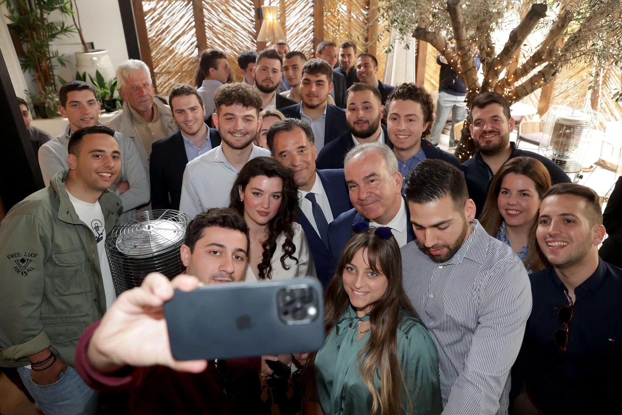 adonis selfie 012902902909121