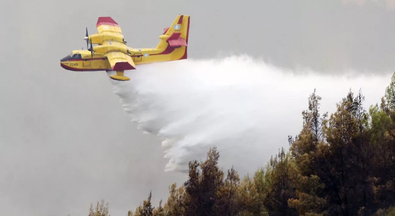 aeroskafos pyrosbestiko fotia 0909090901211