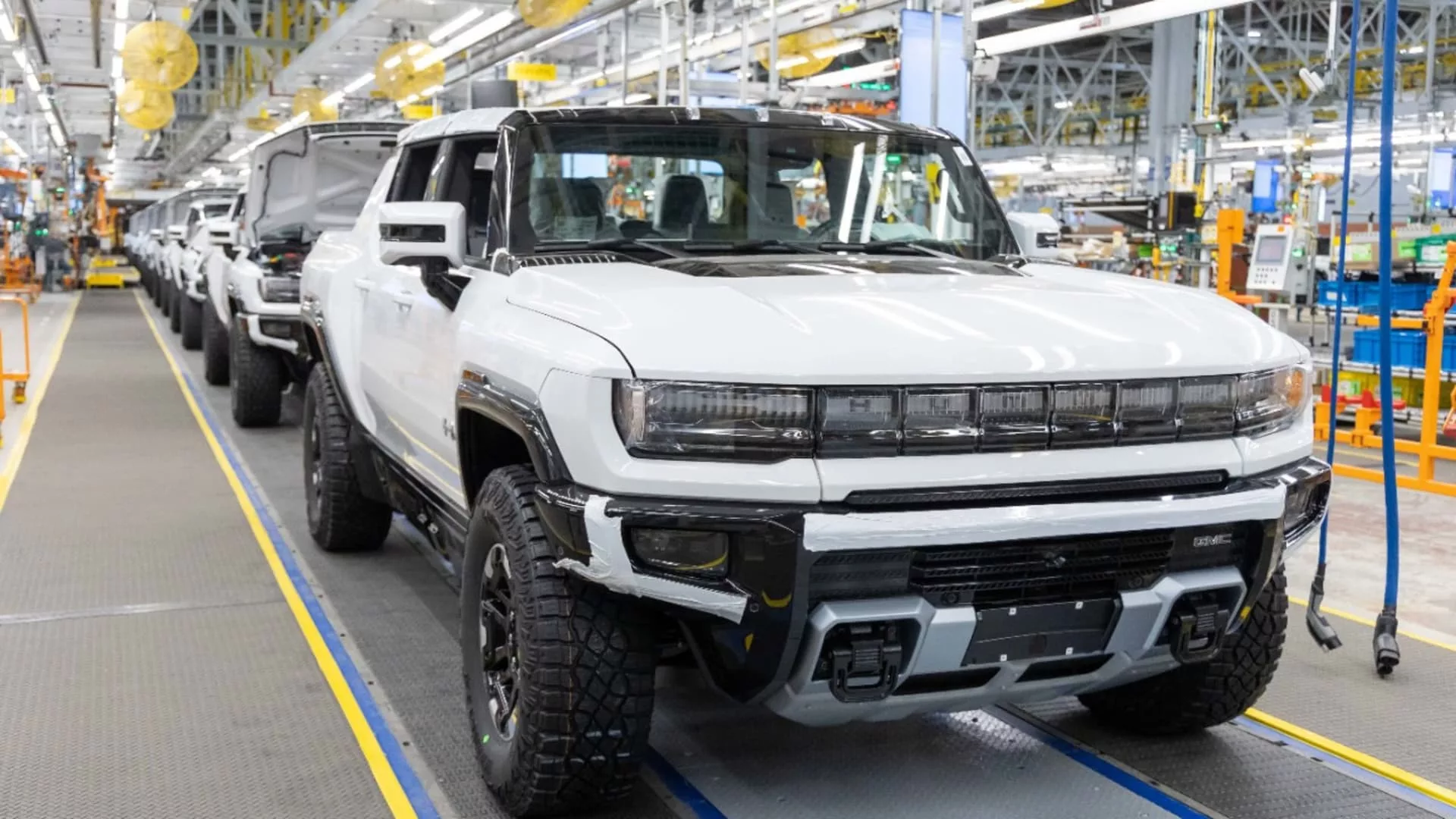 Hummer EV SUV 9 5 2023