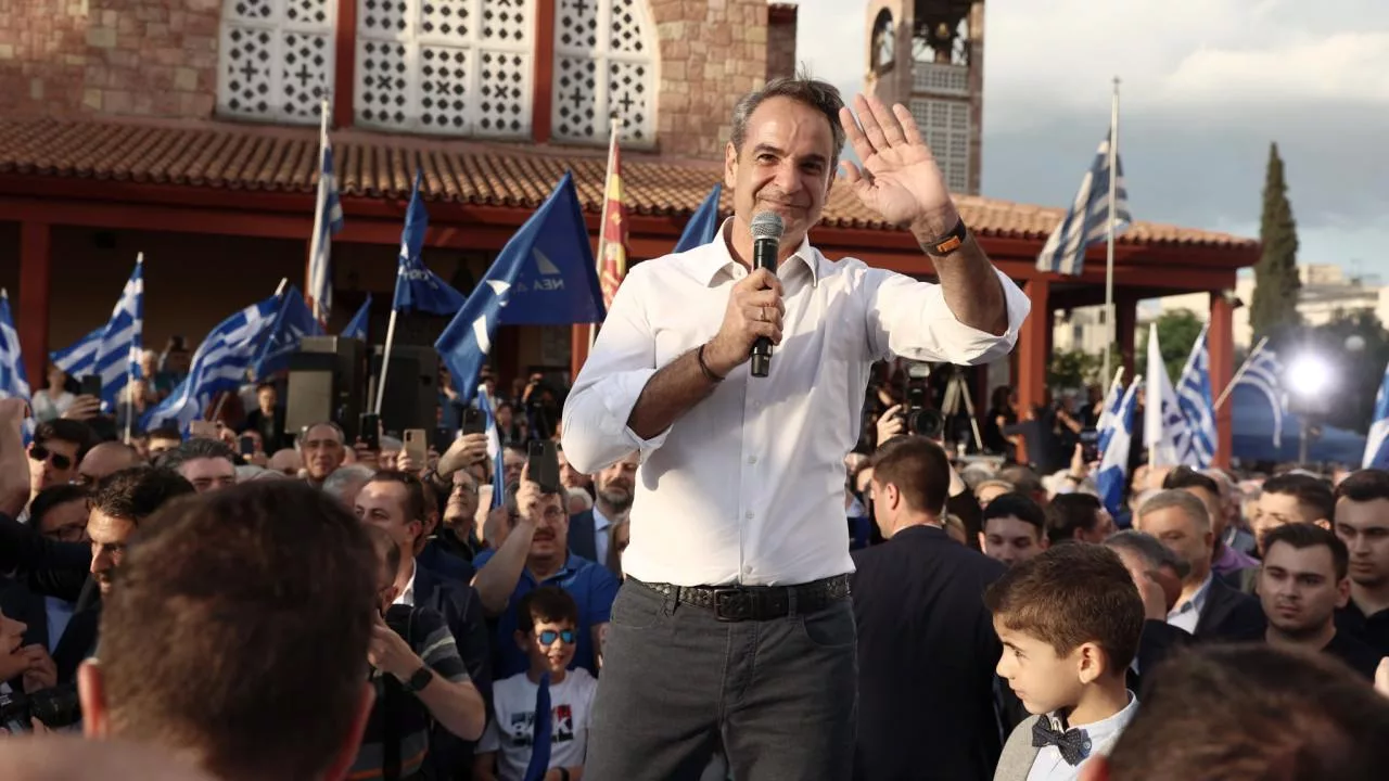 mitsotakis peristeri intime