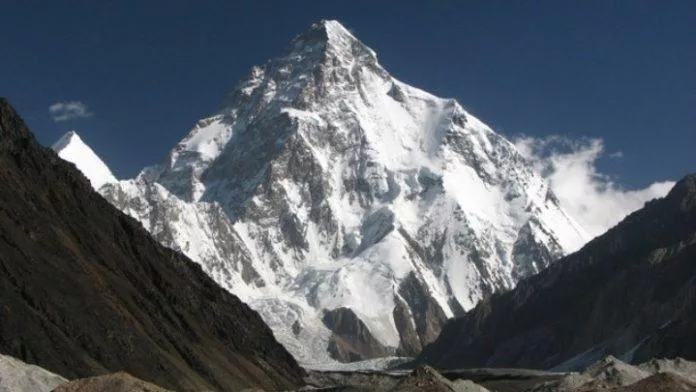 Nepal Epta agnooumenoi epeita apo chionostibada sta Imalaia 696x392 1