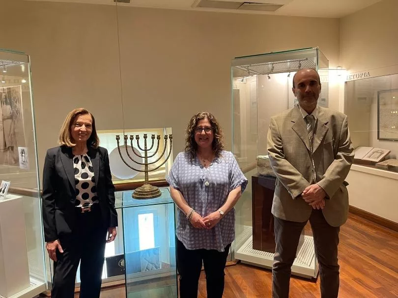 loyrdi ebraiko mouseio 1111