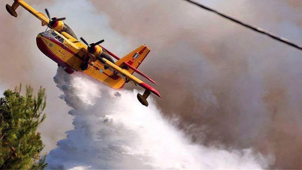 aeroplano canadair fotia 21