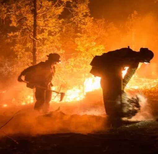 canada firemen pyrosvestes 1211 1.jpg