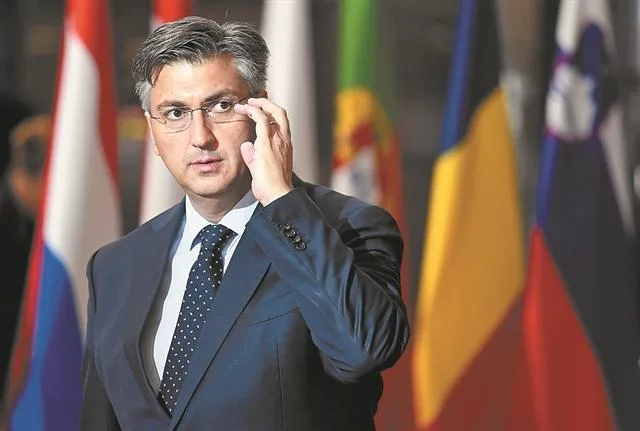 2019 10 18T081726Z 1437869782 RC187DE10E60 RTRMADP 5 EU SUMMIT 1 1.jpg