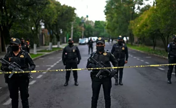 mexico police v 090.jpg