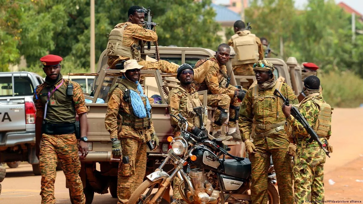 burkina-faso-army-stratiotes-090909090.jpg