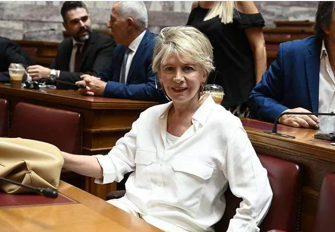 elena-akrita1-e1699461486464.jpg