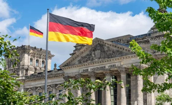 german_flag-bundestag-112211.jpg