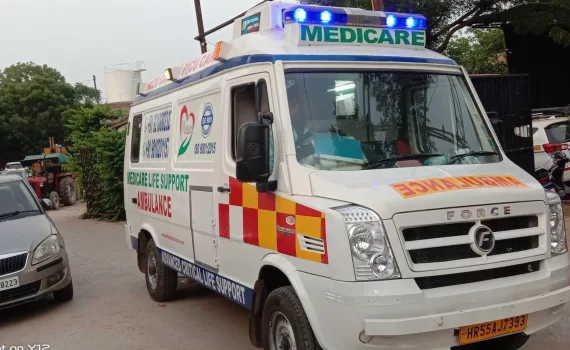 india-ambulance-10912.jpg