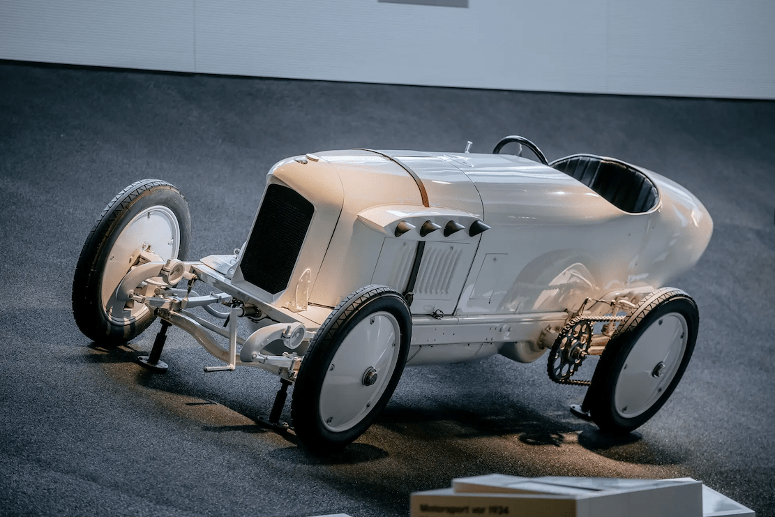 mercedes-blitzen-benz-111