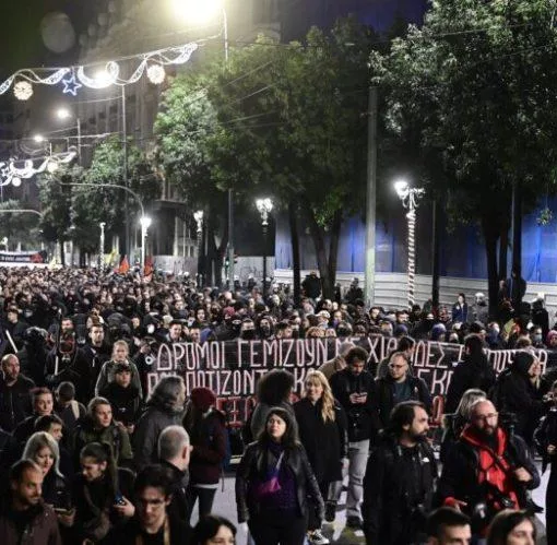 [365610] ΣΥΓΚΕΝΤΡΩΣΗ ΚΑΙ ΠΟΡΕΙΑ ΣΤΗΝ ΑΘΗΝΑ ΓΙΑ ΤΑ 15ΧΡΟΝΙΑ ΑΠΟ ΤΗΝ ΔΟΛΟΦΟΝΙΑ ΤΟΥ ΑΛΕΞΗ ΓΡΗΓΟΡΟΠΟΥΛΟΥ(ΜΙΧΑΛΗΣ ΚΑΡΑΓΙΑΝΝΗΣ/EUROKINISSI)