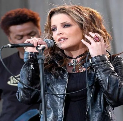 Lisa Marie Presley 122121121221 1.jpg