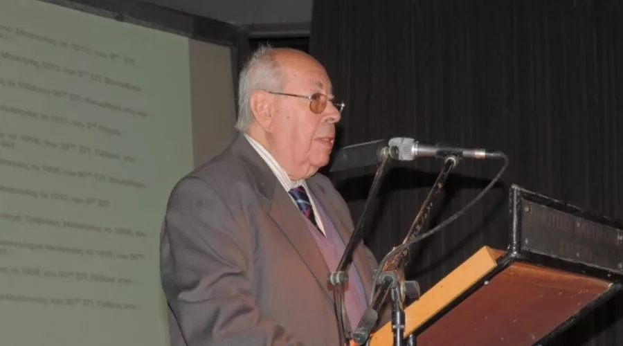 aris bouloukos 10011122.jpg