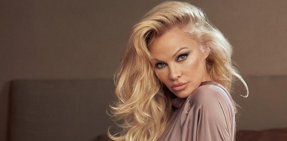 pamela-anderson-011111111-3.jpg