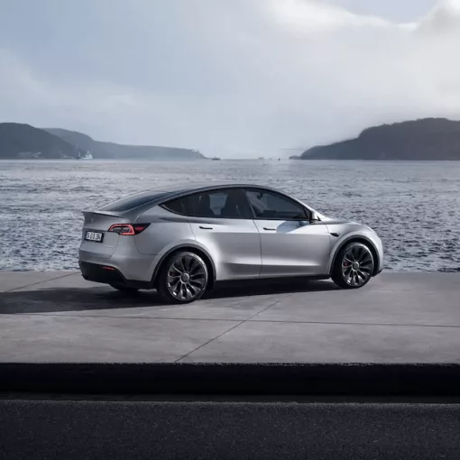 tesla model y poliseis 111