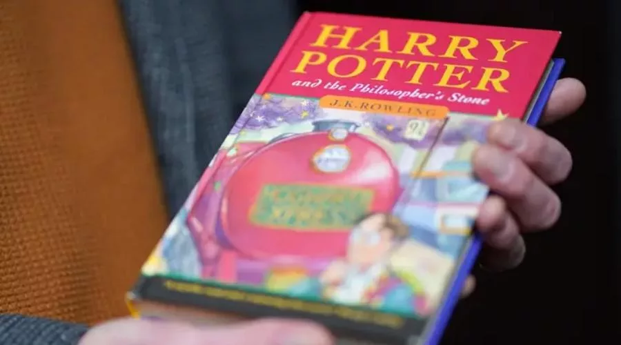 harry potter book 22111221.jpg