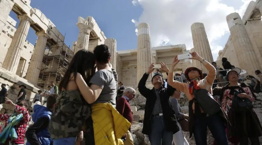 touristes athina 1121111.jpg