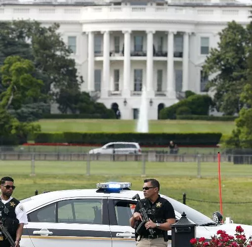 white house leykos oikos police usa 1111.jpg