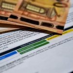 Μειωμένες οι χρεώσεις στα «πράσινα» τιμολόγια ρεύματος τον Μάρτιο – Αναλυτικά οι τιμές ανά πάροχο