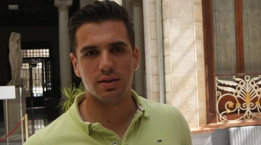 apostolakis.jpg