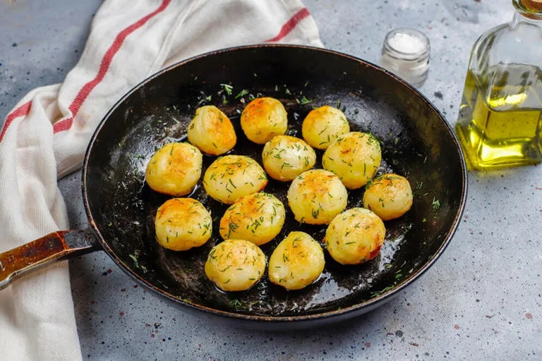 patates psites me skordo kai dendrolivano