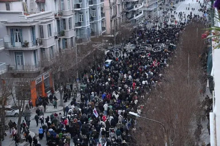 geniki apergia stis 28 fevroyarioy gia ta tempi