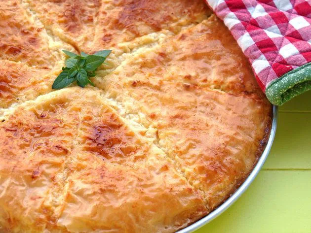 pita me anthotyro liastes ntomates kai vasiliko