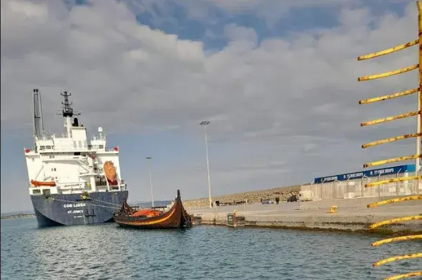 vikingk ploio eftase gia ta gyrismata tis odysseias
